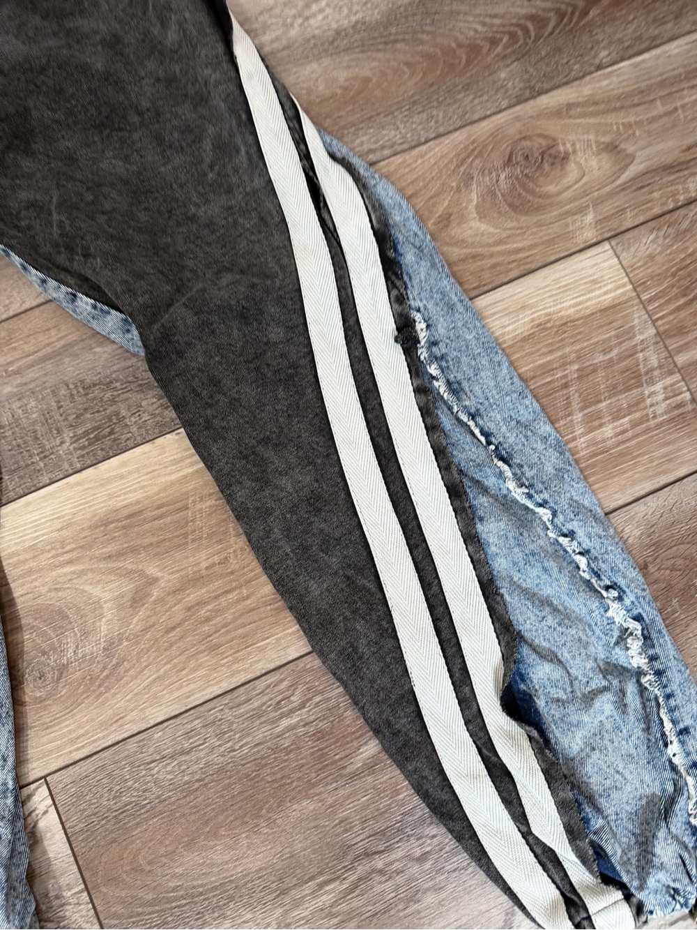 Oli & Hali Women’s Black Acid-Wash Stripe Jogger Jeans Size S - Picture 8 of 10